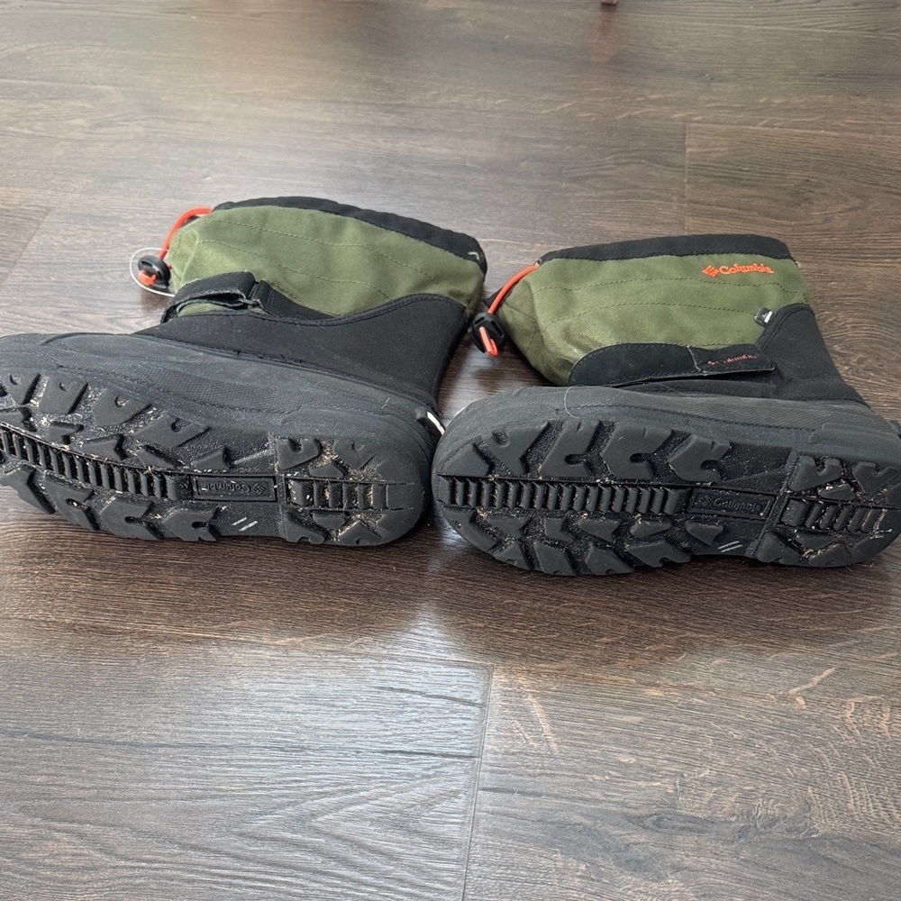 Columbia Black and Green Kids waterproof Snow Winter Boots size 4 - Picture 6 of 6
